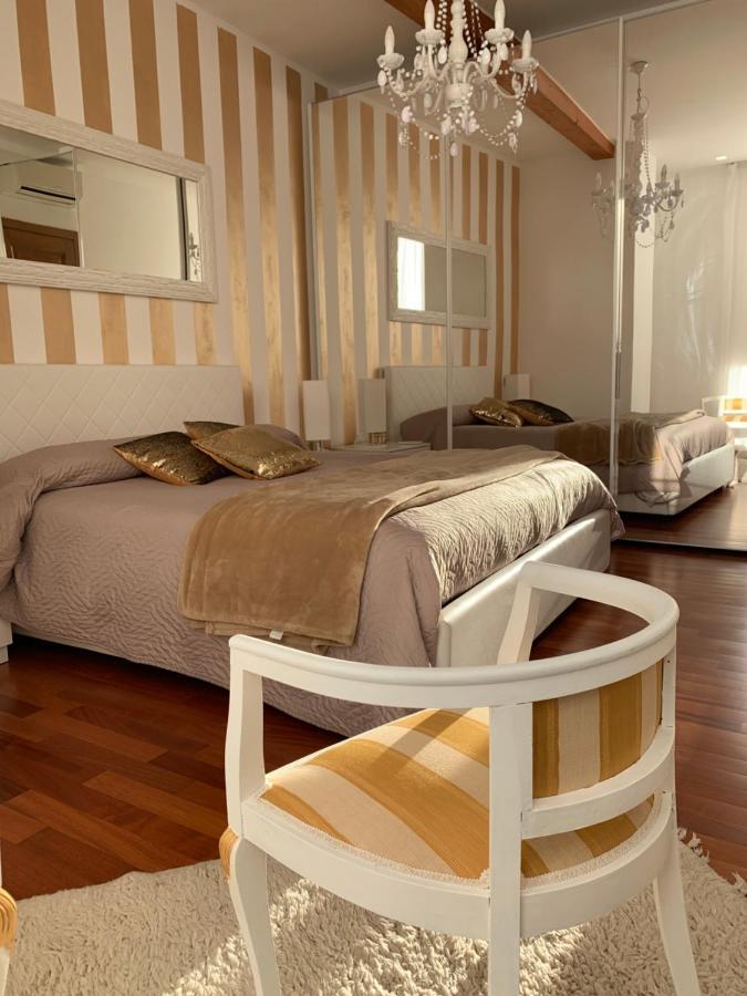 Palazzo Teatro Vecchio-Holiday Suites Salò Εξωτερικό φωτογραφία