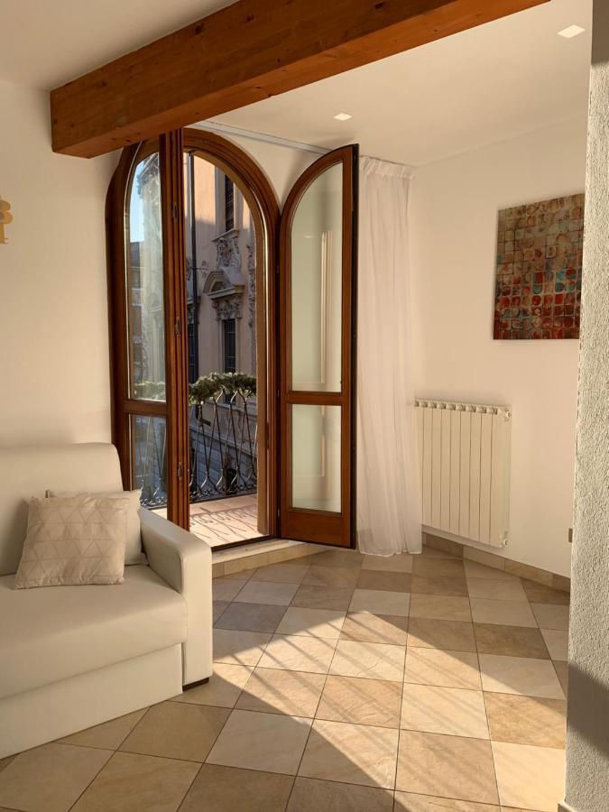 Palazzo Teatro Vecchio-Holiday Suites Salò Εξωτερικό φωτογραφία