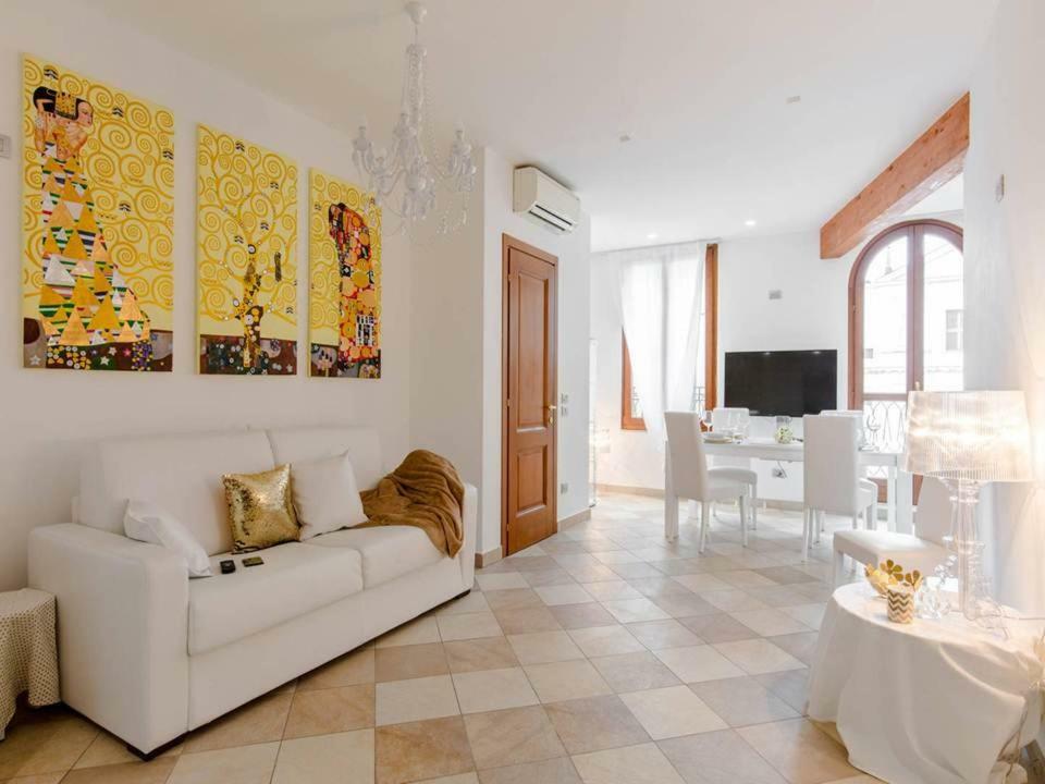 Palazzo Teatro Vecchio-Holiday Suites Salò Εξωτερικό φωτογραφία