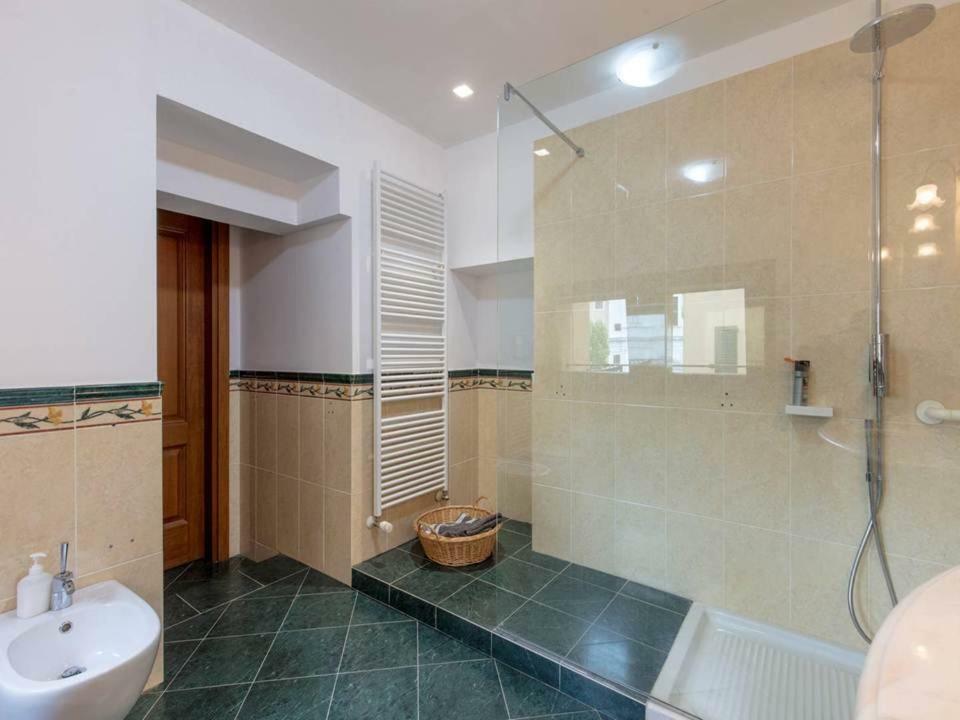 Palazzo Teatro Vecchio-Holiday Suites Salò Εξωτερικό φωτογραφία