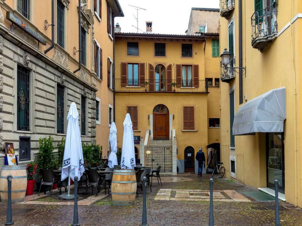 Palazzo Teatro Vecchio-Holiday Suites Salò Εξωτερικό φωτογραφία