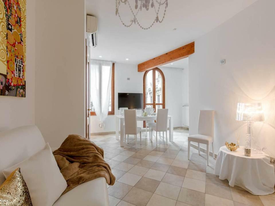 Palazzo Teatro Vecchio-Holiday Suites Salò Εξωτερικό φωτογραφία
