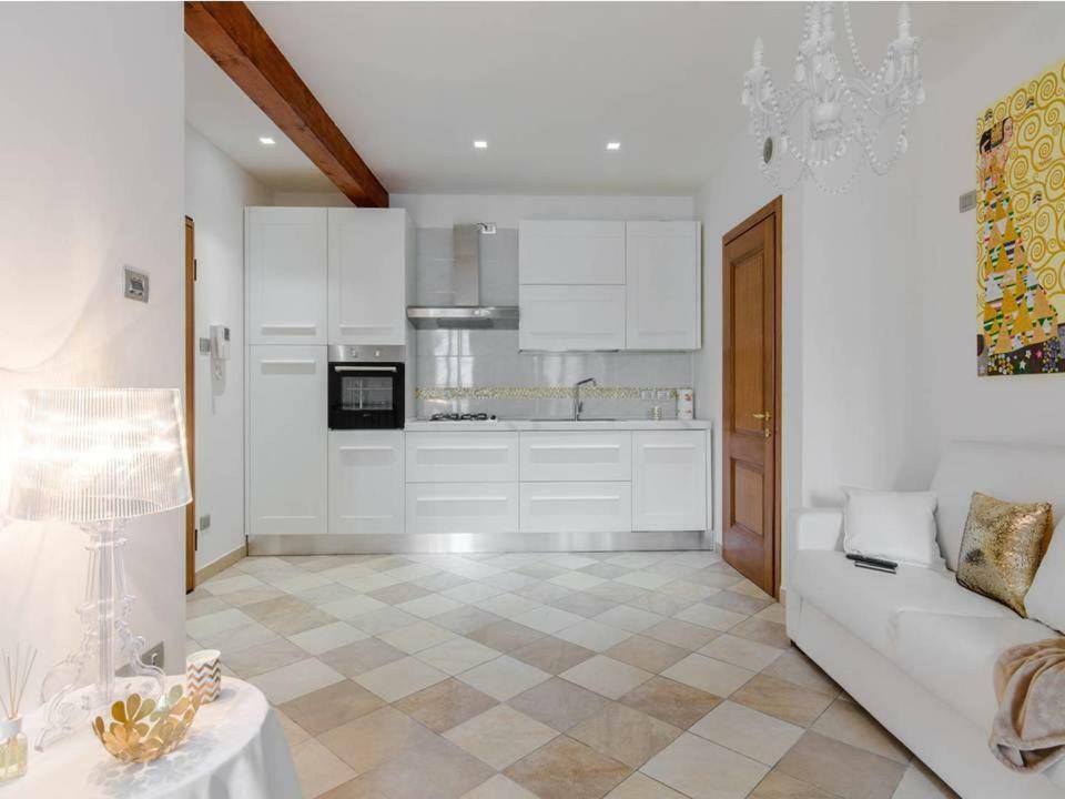 Palazzo Teatro Vecchio-Holiday Suites Salò Εξωτερικό φωτογραφία