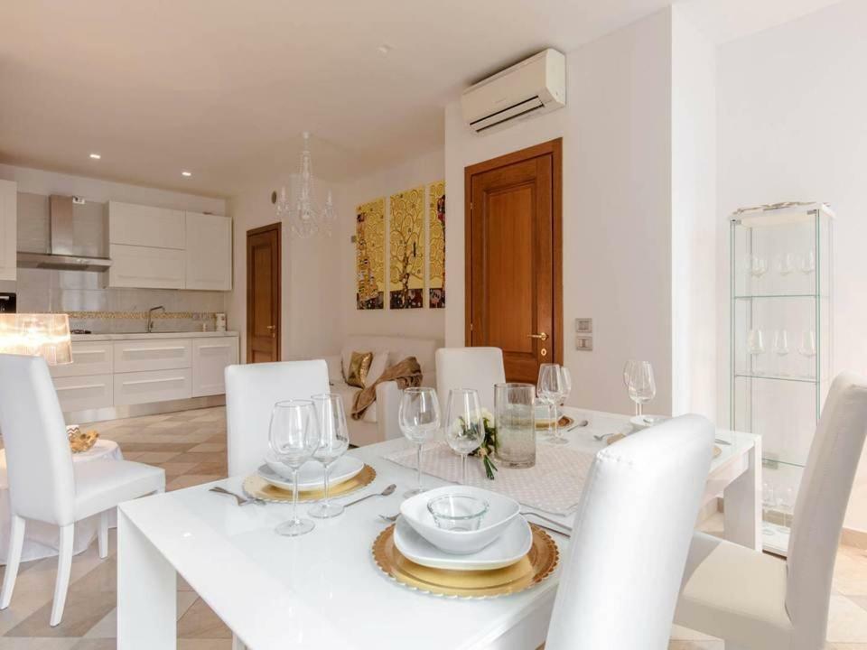 Palazzo Teatro Vecchio-Holiday Suites Salò Εξωτερικό φωτογραφία