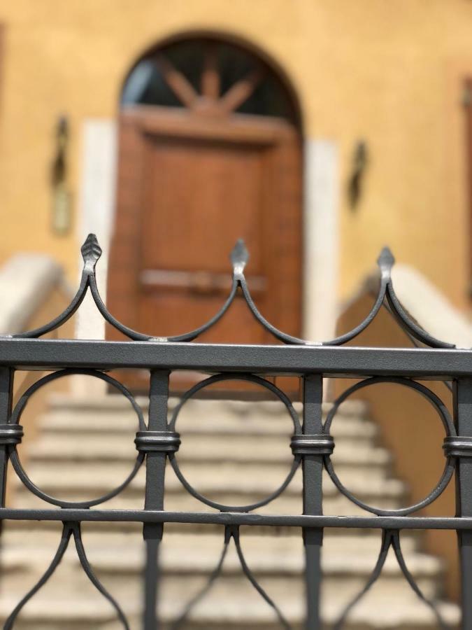 Palazzo Teatro Vecchio-Holiday Suites Salò Εξωτερικό φωτογραφία